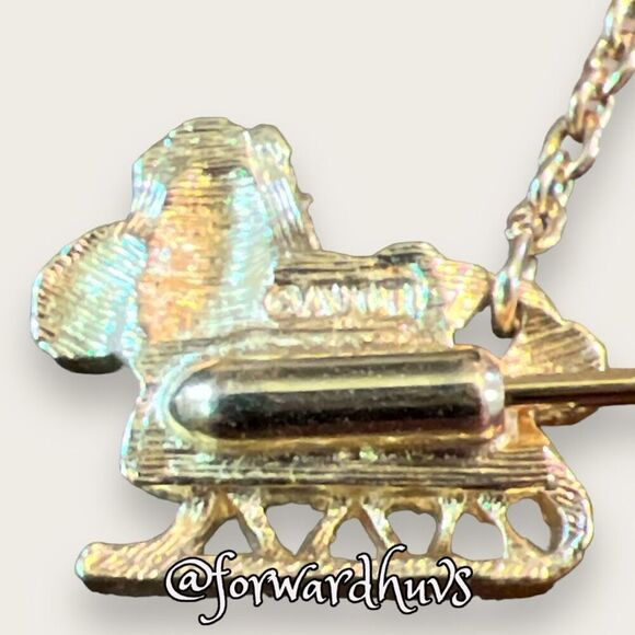 Vintage 1983 Avon Gold Tone Santa Sleigh and Reindeer Stick Pin - Picture 11 of 12